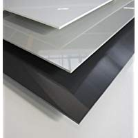 Plancha de pl&aacute;stico de PVC r&iacute;gido, de 4&nbsp;mm, te&ntilde;ida en blanco, gris claro y antracita, de acabado brillante y con una l&aacute;mina protectora por una cara, con alta resistencia a las bajas temperaturas, a la luz y a los rayos ultravioleta, de alta calidad, dif&iacute;cilmente inflamable seg&uacute;n la norma DIN 4102-B1, para utilizarse en construcciones el&eacute;ctricas, modelismo, letreros, carteles publicitarios, etc.