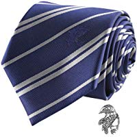 Cinereplicas - Harry Potter - Corbata con Broche - Edici&oacute;n Deluxe - Licencia Oficial - Casa Ravenclaw - Talla &Uacute;nica &ndash; 100 % Microfibra &ndash; Se Entrega con 1 Caja de Regalo - Azul y Gris